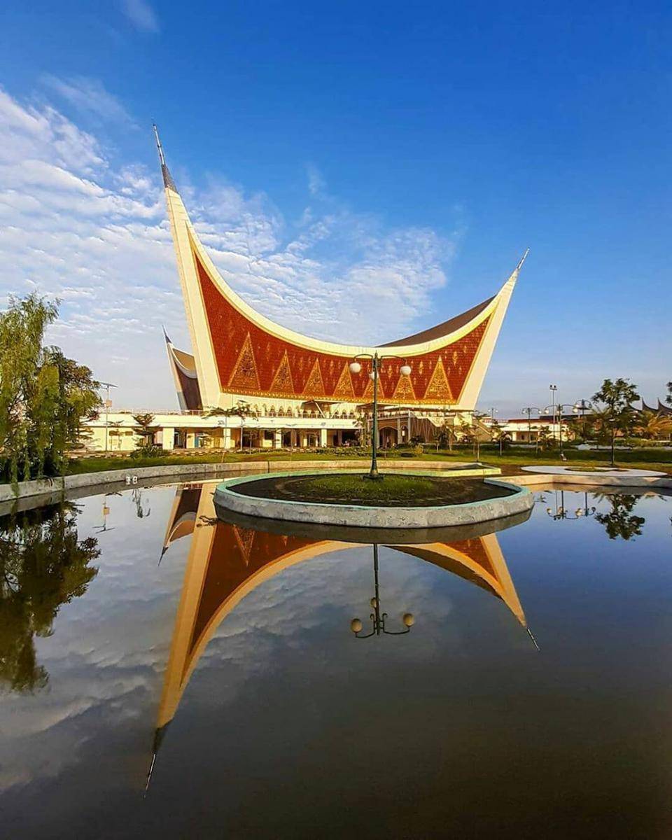 Masjid Raya Sumatera Barat (instagram.com/budisusanto95)