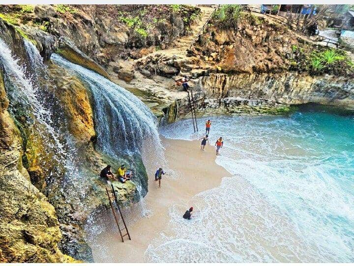 Pantai Banyu Tibo (instagram.com/Bajalangtrus)