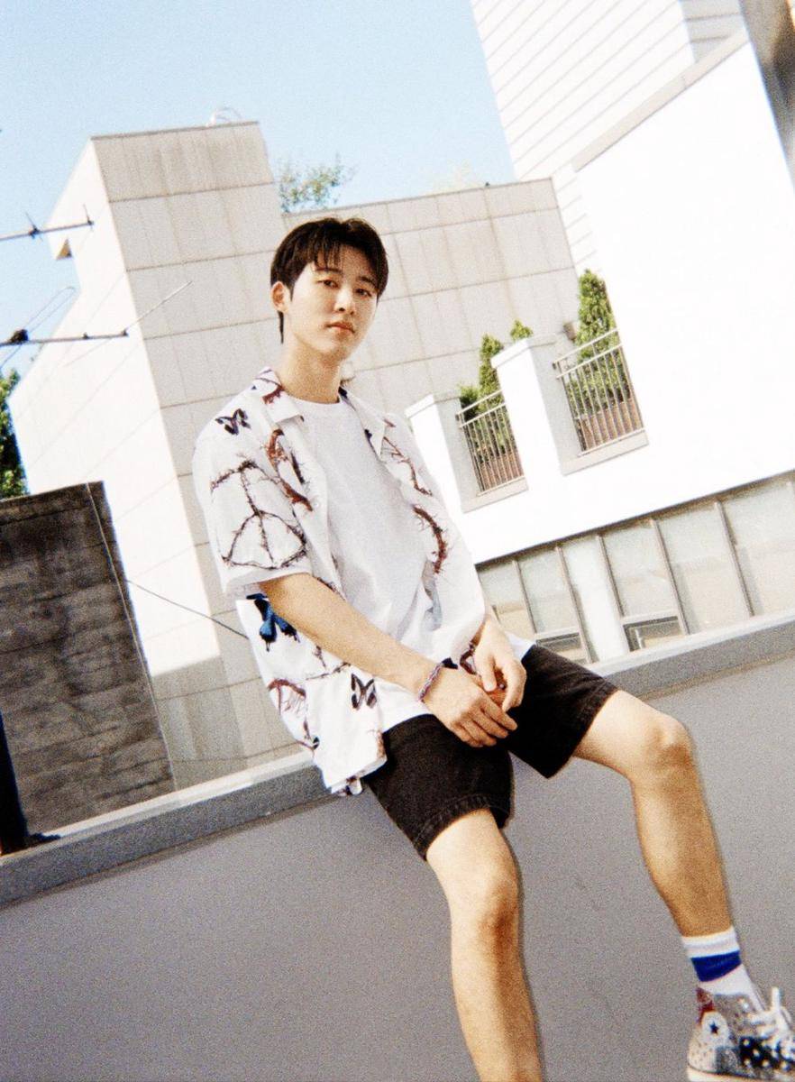 Gaya busana B.I (twitter.com/shxx131bi131)