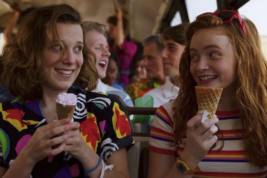 32 Soundtrack Serial Netflix Stranger Things Seasons 1-3, Vibes Retro!