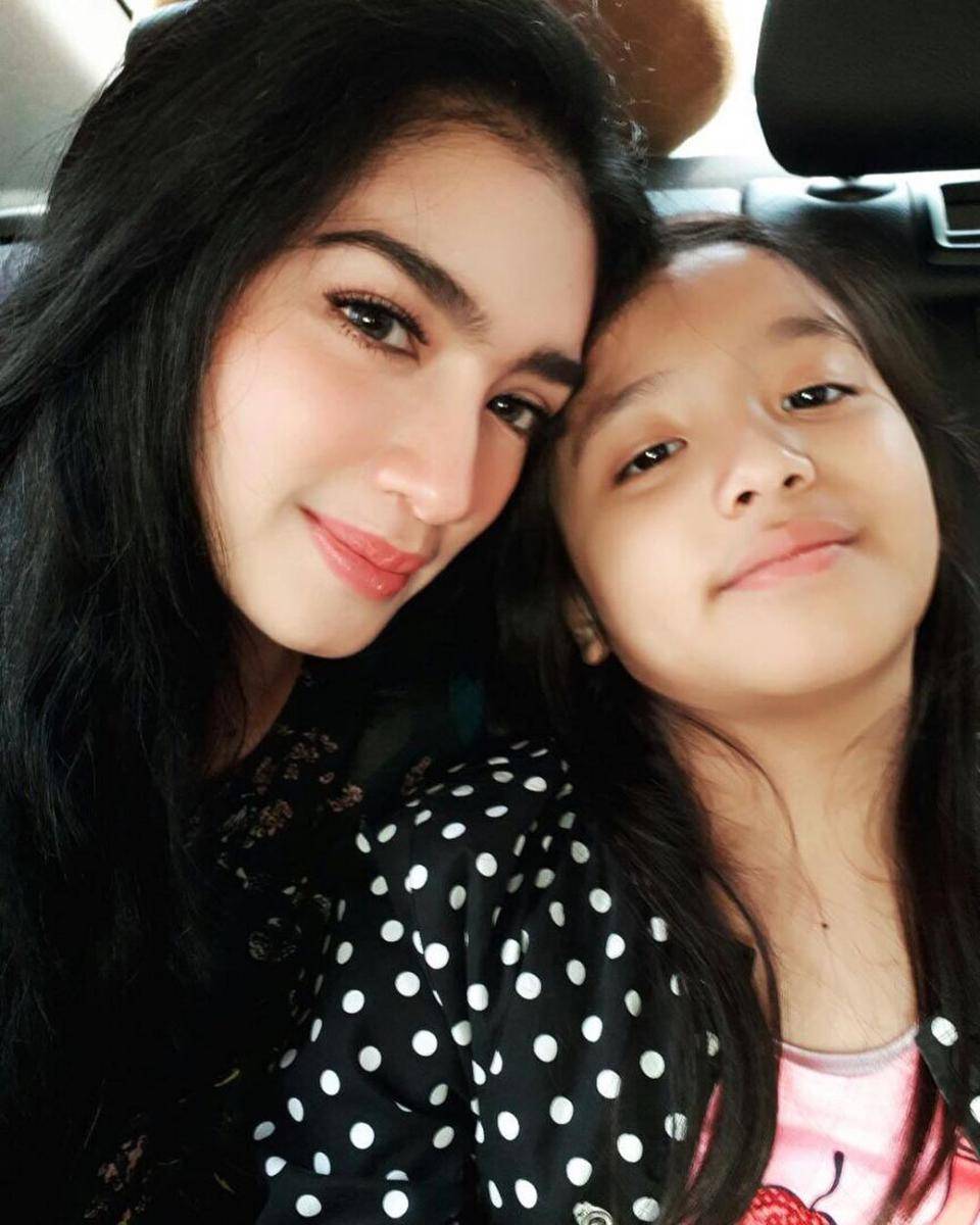 Angel Karamoy dan putrinya (instagram.com/lovelyrum)