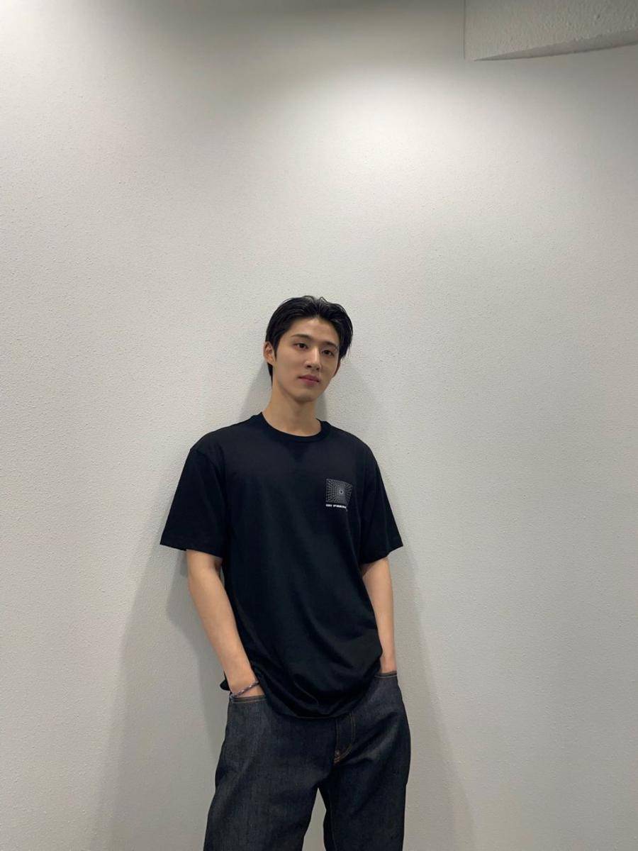 Gaya busana B.I (twitter.com/shxx131bi131)