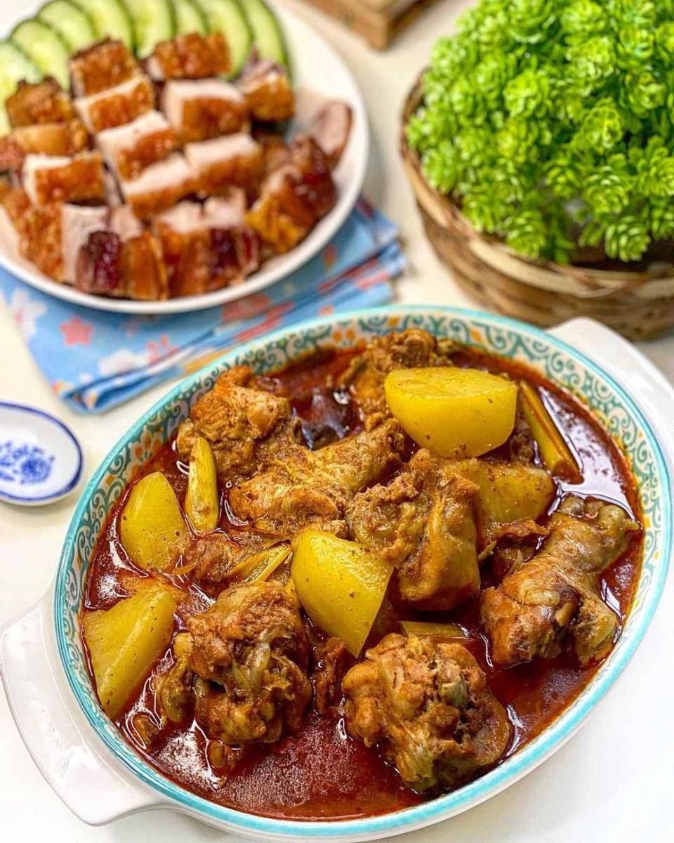 gulai ayam kentang (intagram.com/dada.tastes)