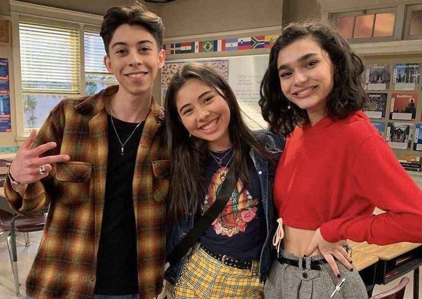 Xochitl Gomez bersama Fabrizio Guido dan Paulina Chavez dari serial Mr.Iglesias (instagram.com/_xochitl.gomez)