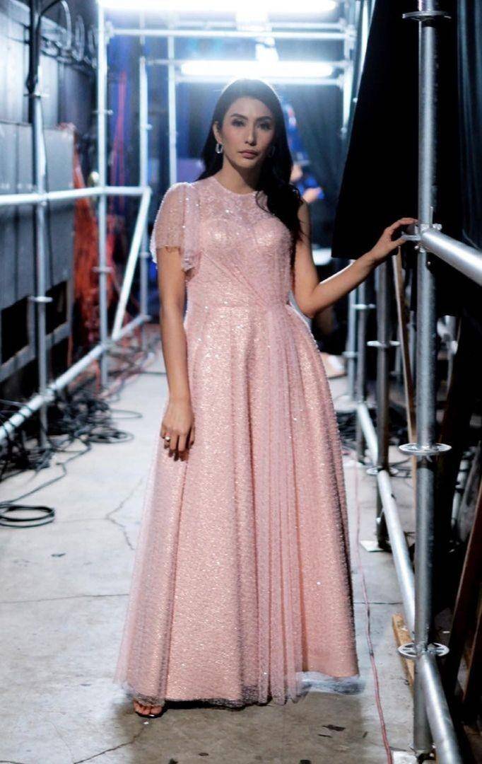Inspirasi dress pesta ala Tyas Mirasih (instagram.com/tyasmirasih)