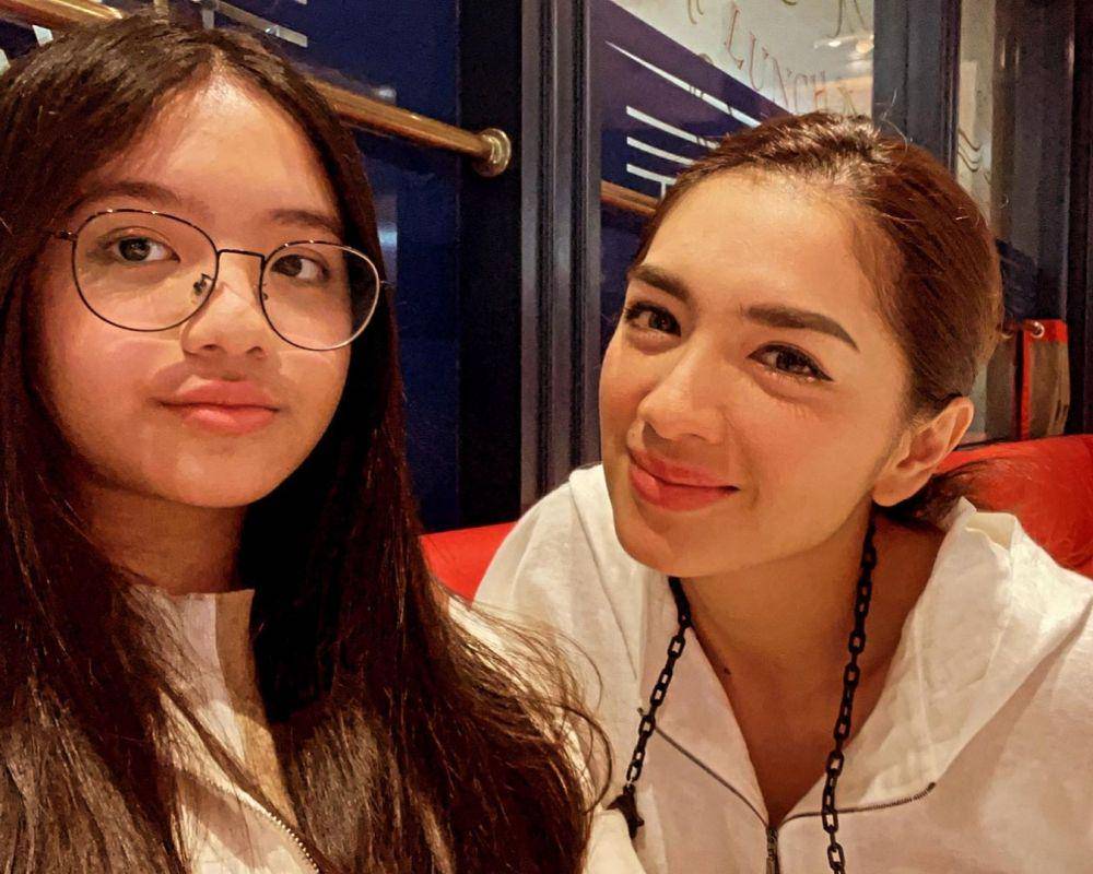Angel Karamoy dan putrinya (instagram.com/lovelyrum)