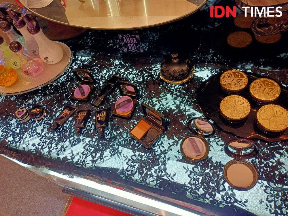 Makeup collection by Anna Sui (IDN Times/M. Tarmizi Murdianto)