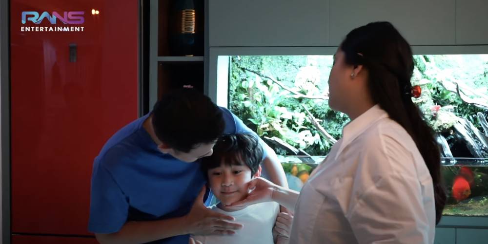 potret Rafathar Dikasih Kado dari Arsy (YouTube.com/Rans Entertainment)