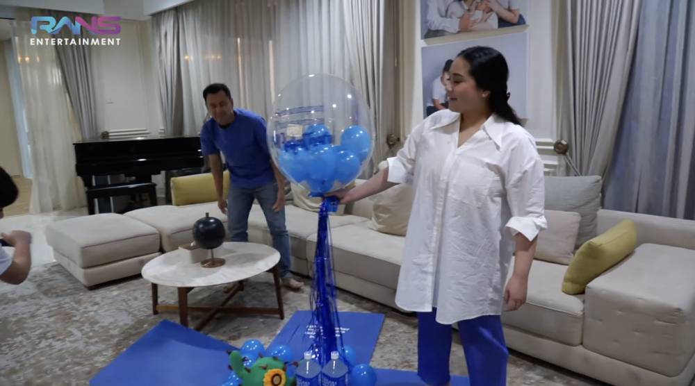 potret Rafathar Dikasih Kado dari Arsy (YouTube.com/Rans Entertainment)