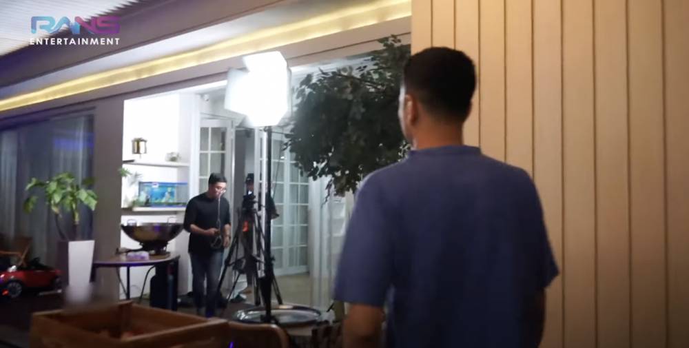 potret Rafathar Dikasih Kado dari Arsy (YouTube.com/Rans Entertainment)