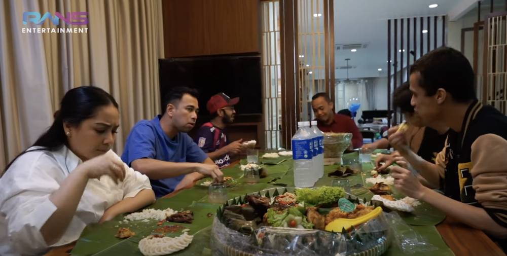 potret Rafathar Dikasih Kado dari Arsy (YouTube.com/Rans Entertainment)