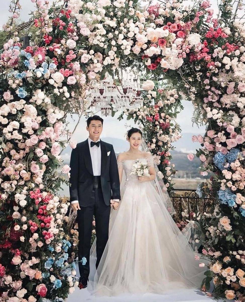 Busana Pengantin Off The Shoulder (instagram.com/soyoobridal_official)