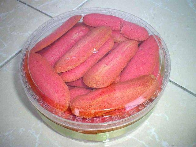 ilustrasi kue lidah kucing stroberi (flickr.com/radasal)