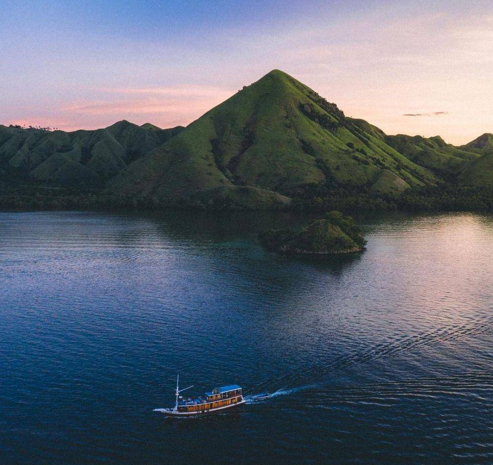 ilustrasi keindahan Pulau Komodo (instagram.com/santiavila8)