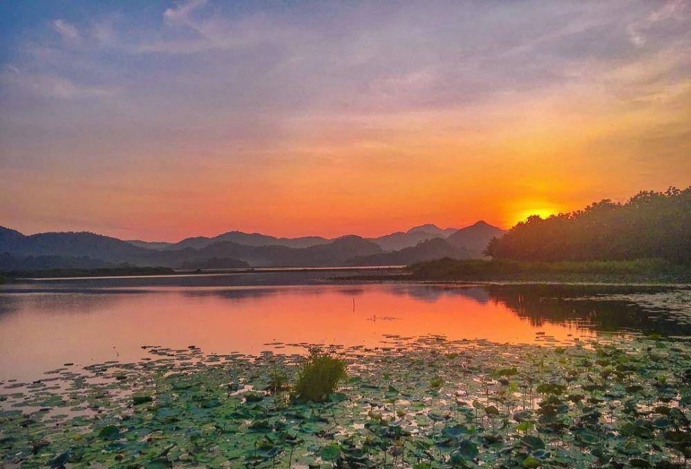 Danau Lebo Taliwang (instagram.com/antoni_photograph)