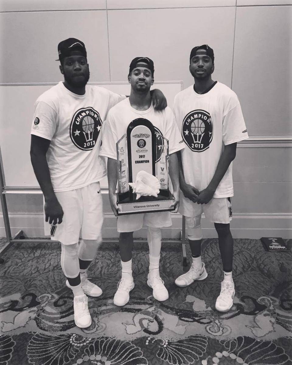 Eric Paschall, Phil Booth dan Mikal Bridges saat menjadi juara NCAA 2017 (instagram.com/mikalbridges)