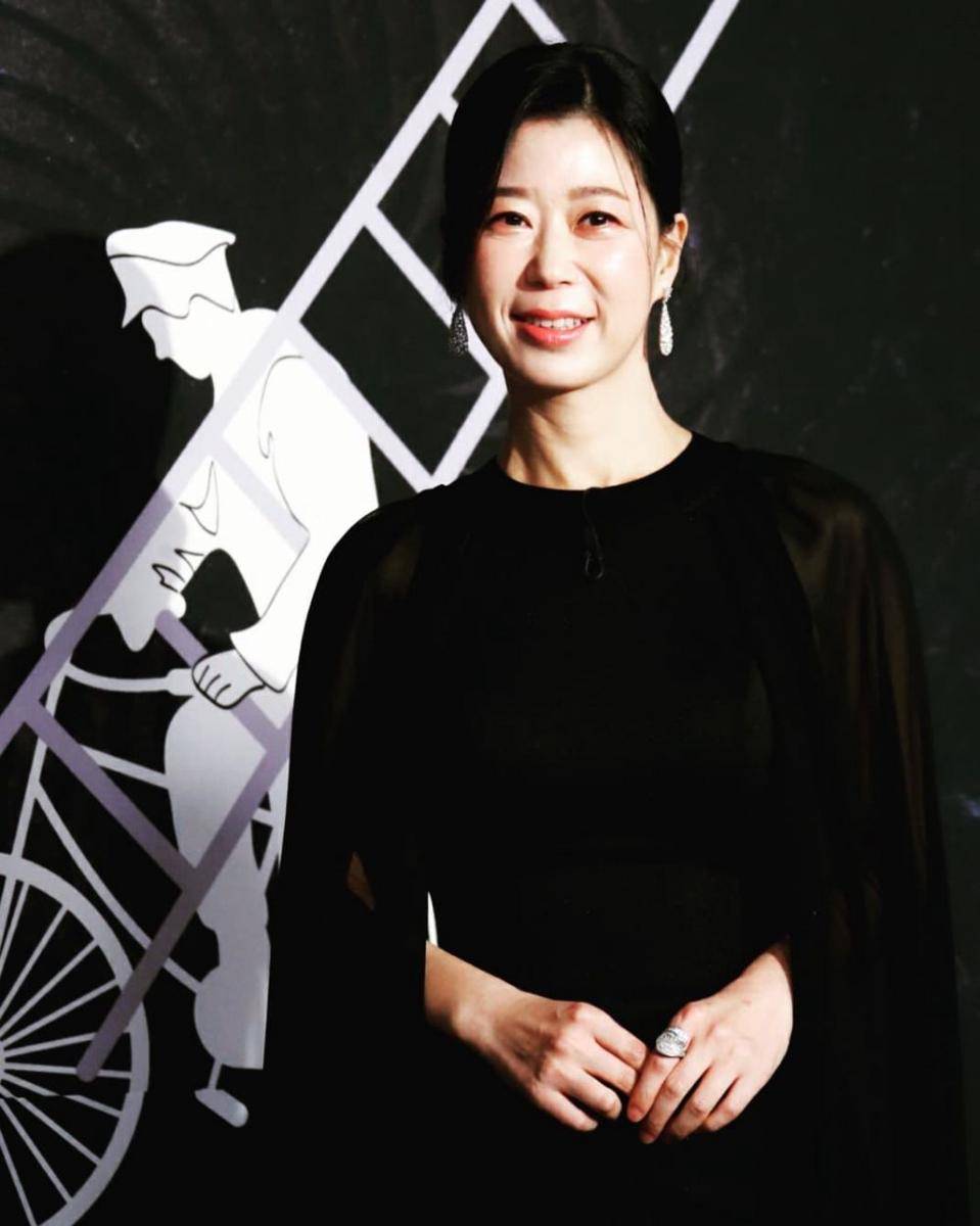 So Hee Jung (instagram.com/soleenana)