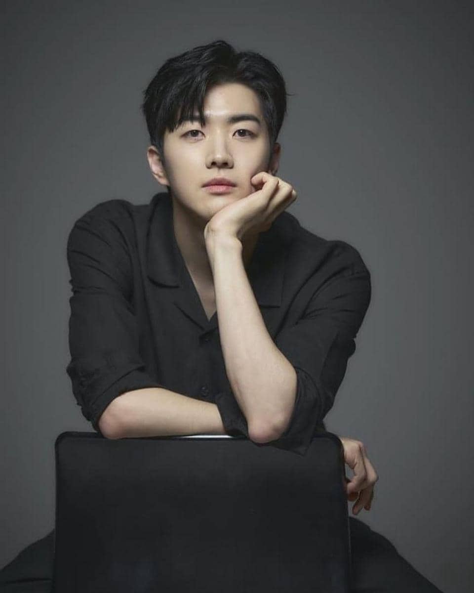 Kang Hoon (instagram.com/khoonyy)