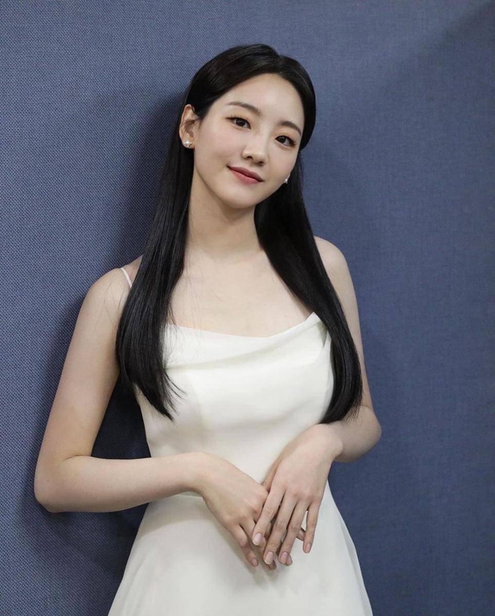 Cho Yi Hyun (instagram.com/yihyun_1208)