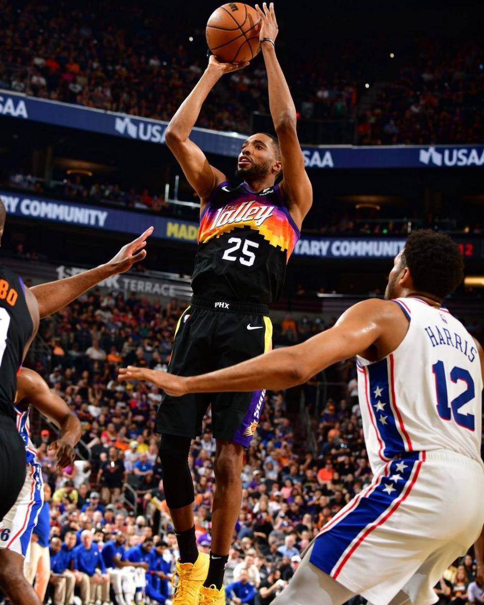 Mikal Bridges melakukan tembakan (instagram.com/mikalbridges)
