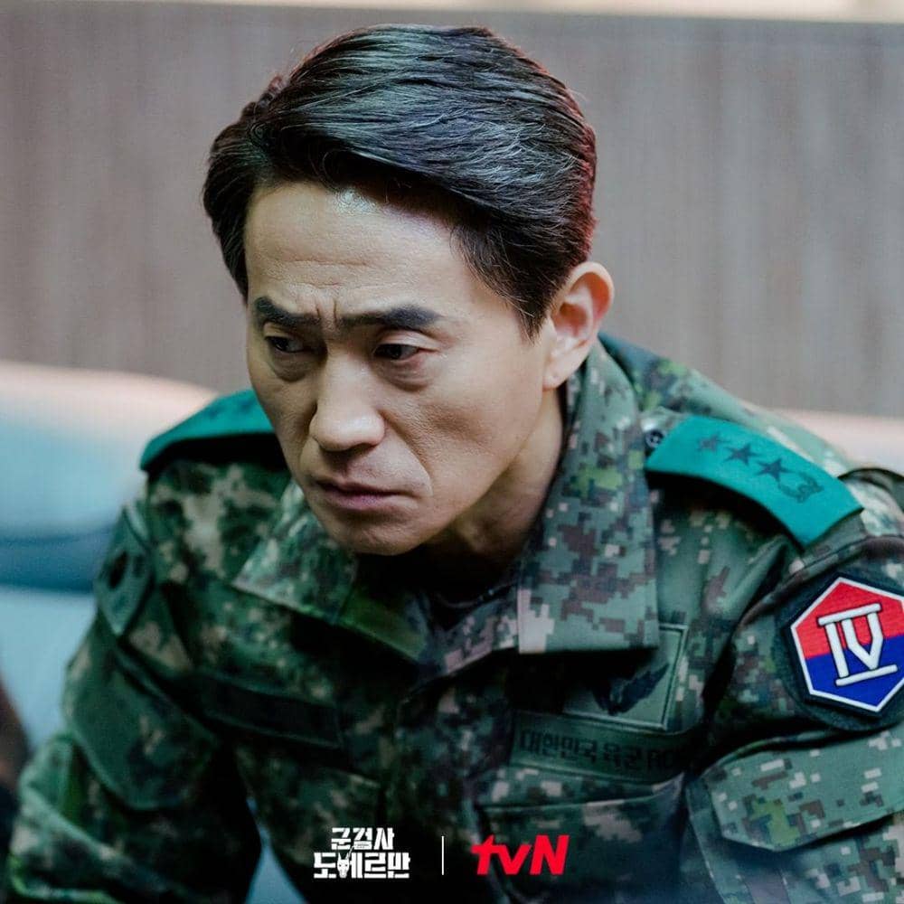 Park Yoon Hee pemeran Hong Moo Sup di drama Korea Military Prosecutor Doberman (instagram.com/tvn_drama)