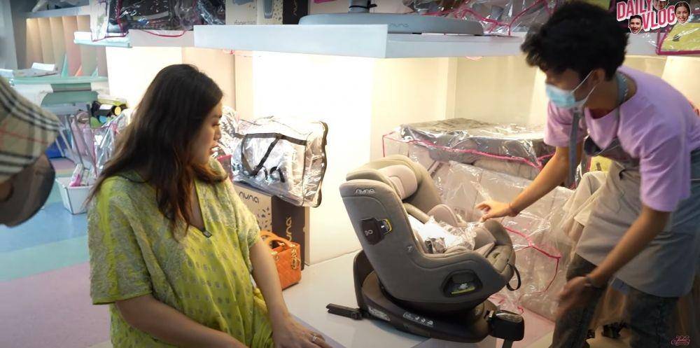 Jessica Iskandar belanja peralatan bayi (youtube/jessicaiskandar)
