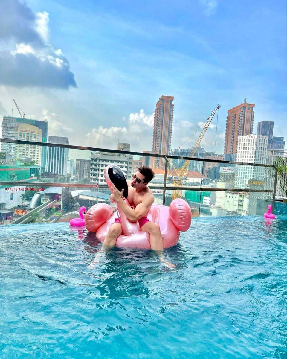potret keseruan Verrell Bramasta liburan di Malaysia (instagram.com/bramastavrl)