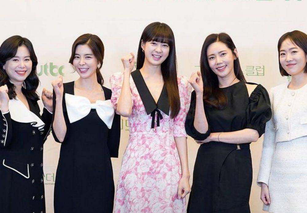 potret pess conference pemeran drama Green Mothers' Club (instagram.com/jtbcdrama)