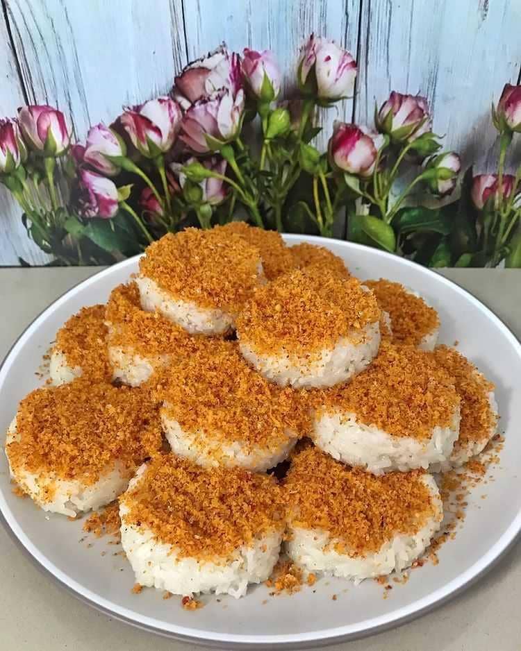 ketan serundeng (instagram.com/lina_dharmaputra)