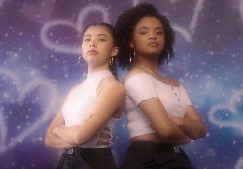 Xochitl Gomez dan Catherine Estrada dari serial Gentefied (instagram.com/_xochitl.gomez)