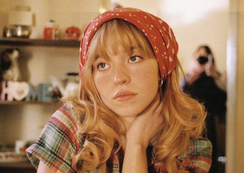 5 Hobi Unik Sydney Sweeney 'EUPHORIA', Ternyata Nyentrik Ya!