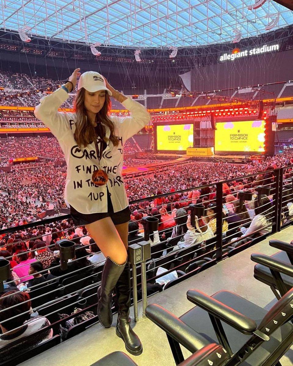 Luna Maya nonton konser BTS di Las Vegas (Instagram.com/lunamaya)
