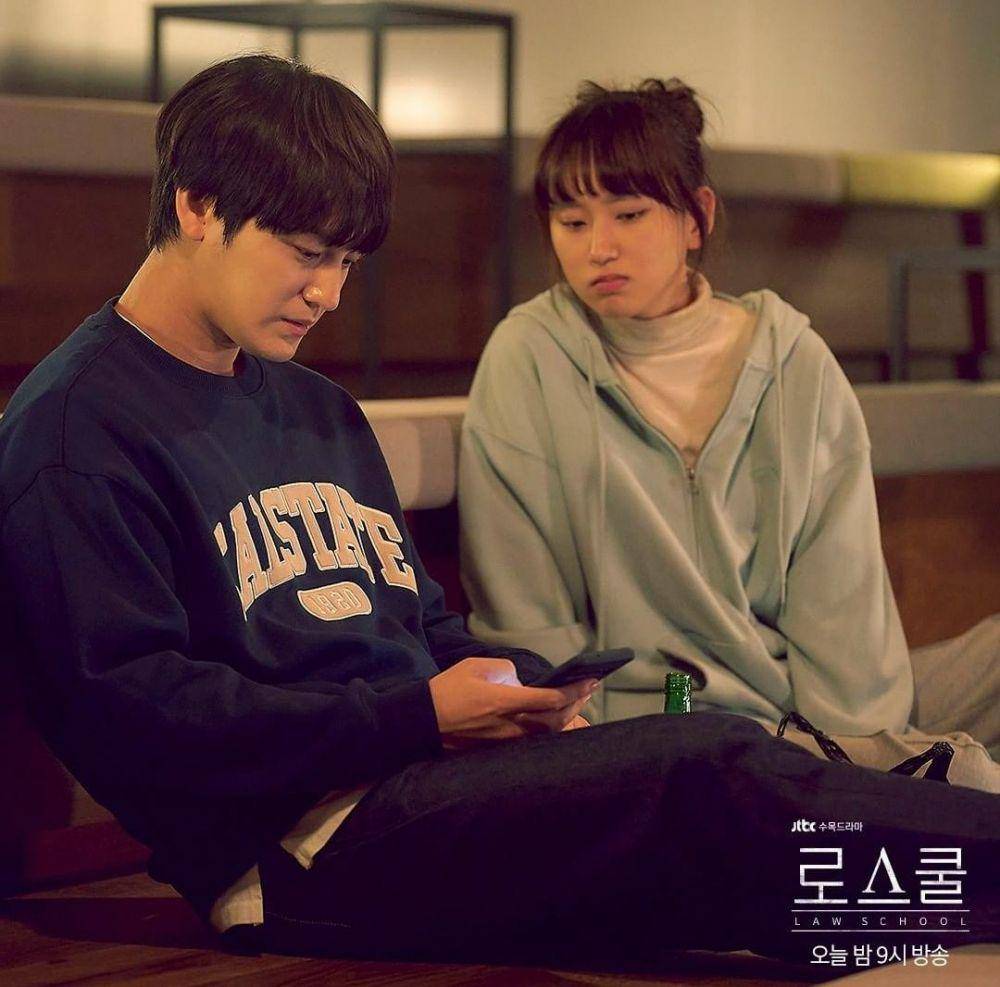 Kim Bum dan Ryu Hye Young di drama Law School (instagram.com/jtbcdrama)