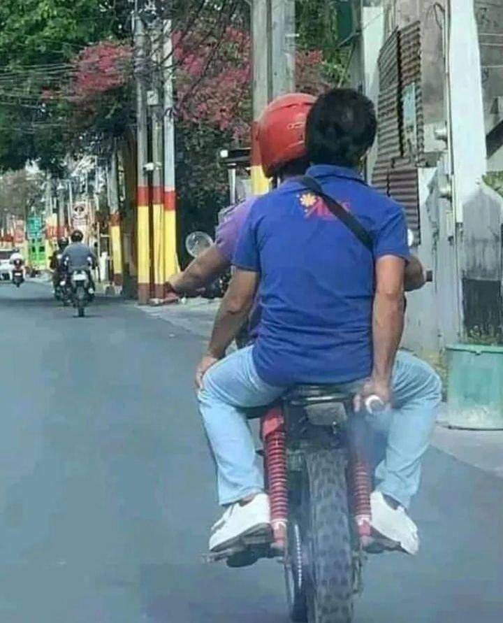 potret lucu dari belakang (instagram.com/humorsantuy)