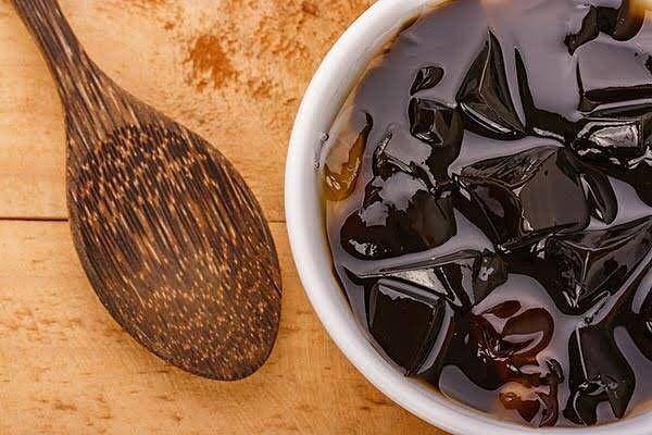 ilustrasi cincau hitam (instagram.com/thaijellygrass)