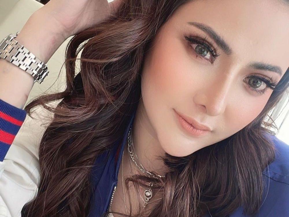 Usai Putus dari Zikri Daulay, 10 Potret Ayu Aulia Tampil Lepas Hijab