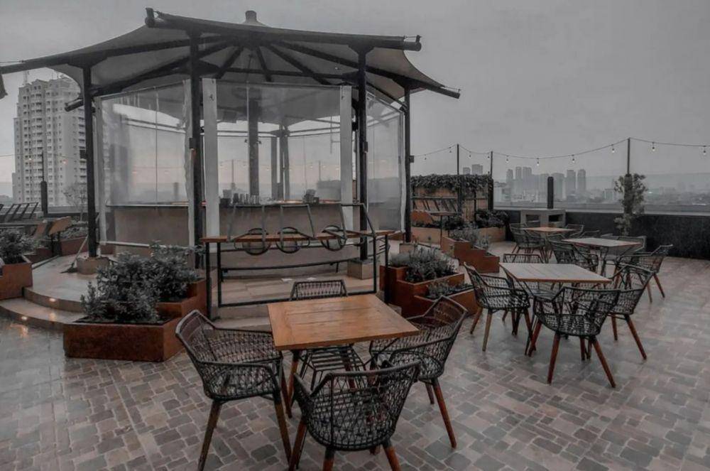 potret Rooftop West (instagram.com/lilobluestitch)