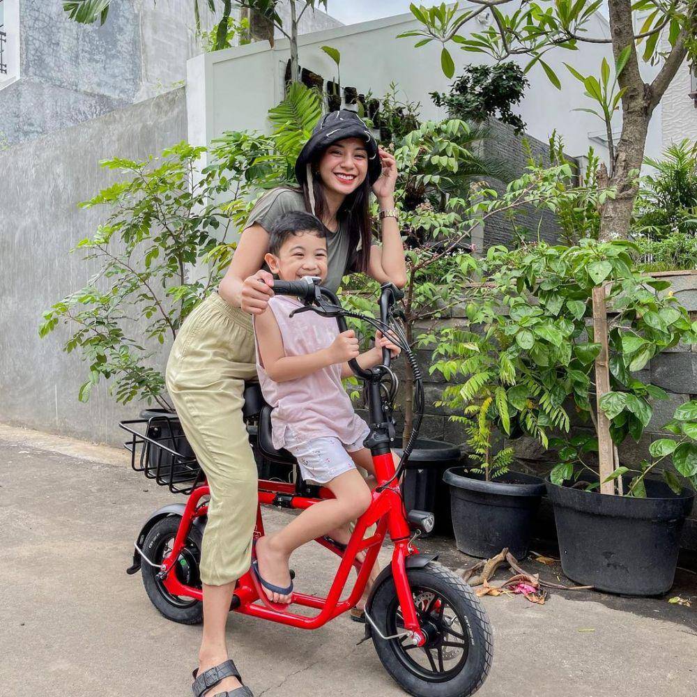 potret Kirana Larasati dan putranya (instagram.com/kiranalarasati)