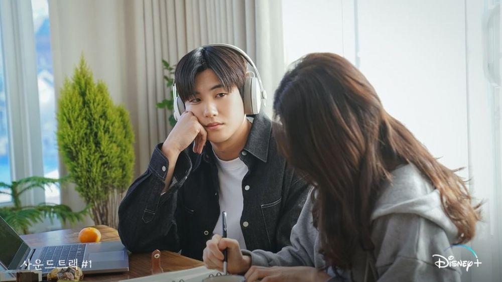 12 Harga Outfit Park Hyung Sik di Drama Korea Soundtrack #1