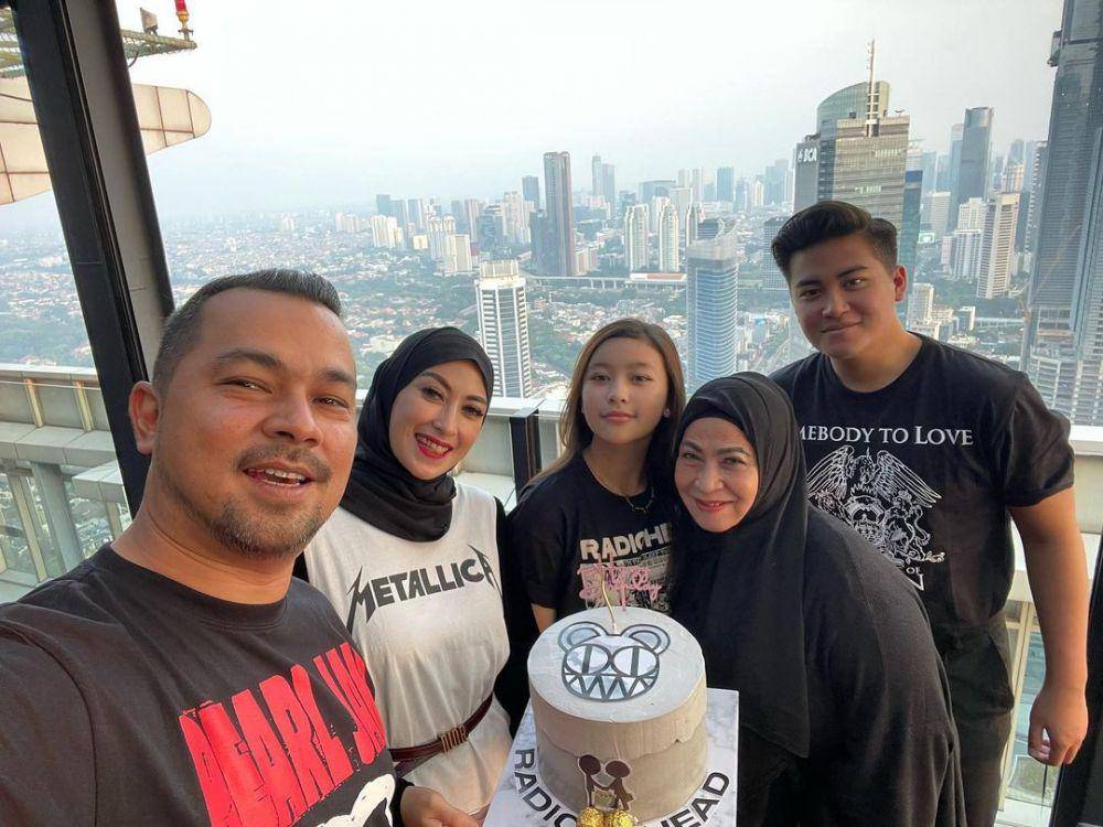 Anissa Trihapsari dan Keluarga (instagram.com/djorghisultan)