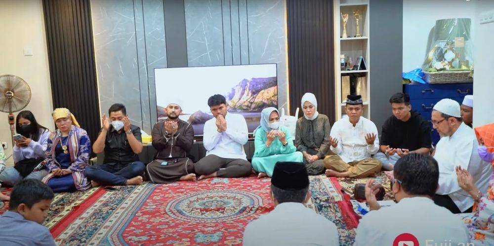 syukuran rumah baru Gala Sky (youtube/Fuji an)