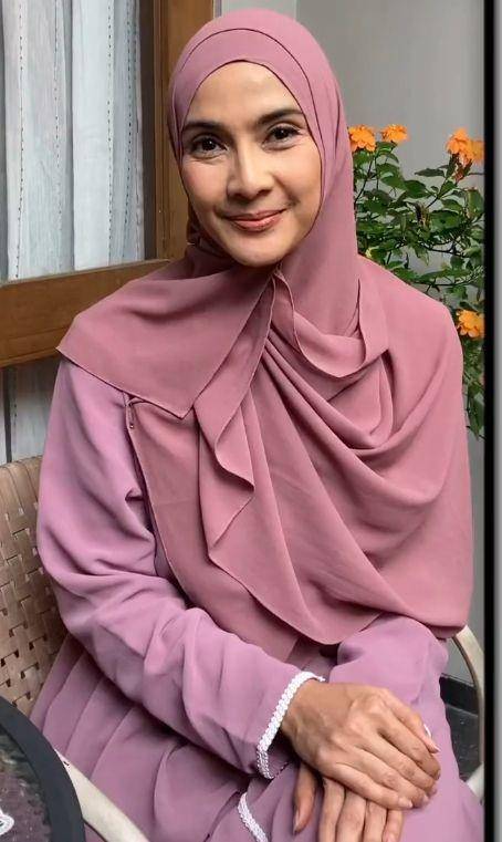 Maudy Koesnaedi berhijab (Instagram.com/maudykoesnaedi)