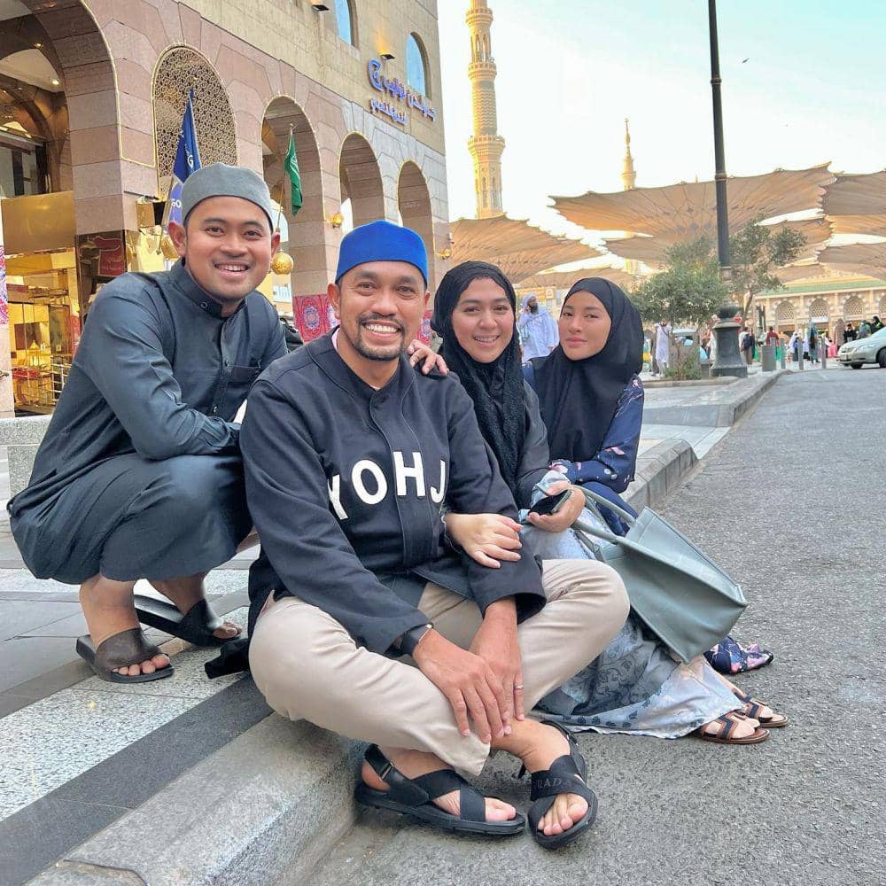 potret Gilang Widya dan Shandy Purnamasari di Mekkah (instagram.com/ahmadsahroni88)