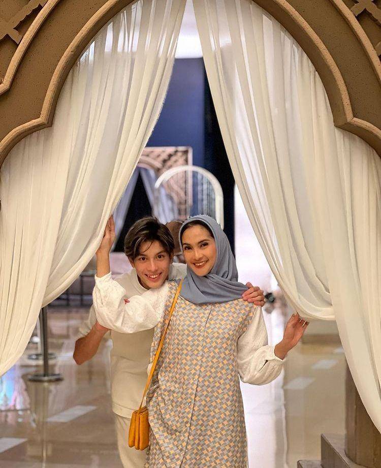 Maudy Koesnaedi berhijab (instagram.com/maudykoesnaedi)