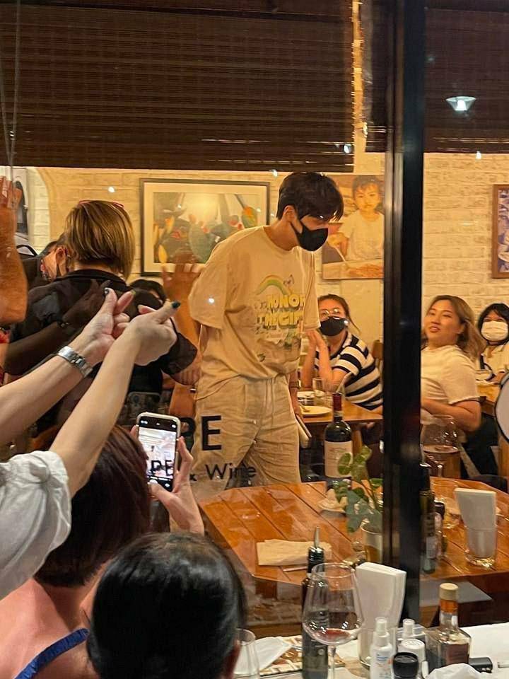 potret Kim Seon Ho di Thailand (twitter.com/thebluessi)