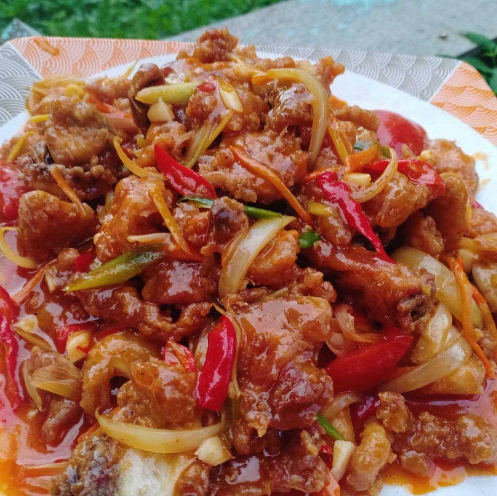 Tumis ayam asam manis (instagram.com/cennygoh)