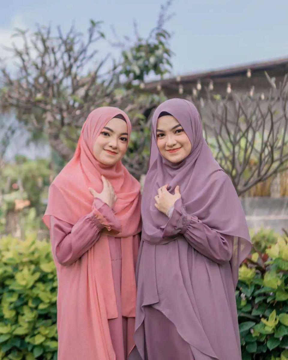 potret Rena dan Reni (instagram.com/renareni_official)