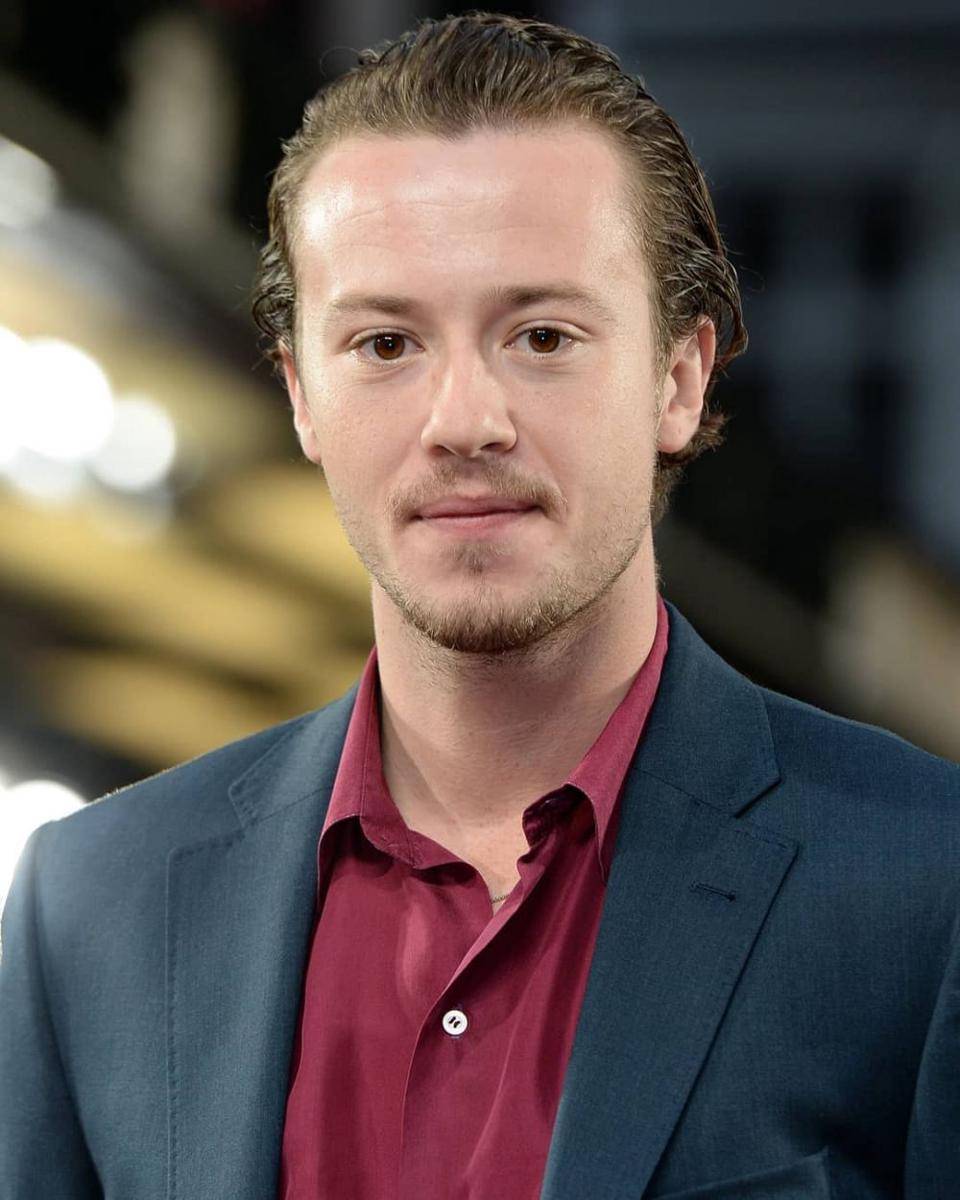 Joseph Quinn (instagram.com/josephquinnactor)