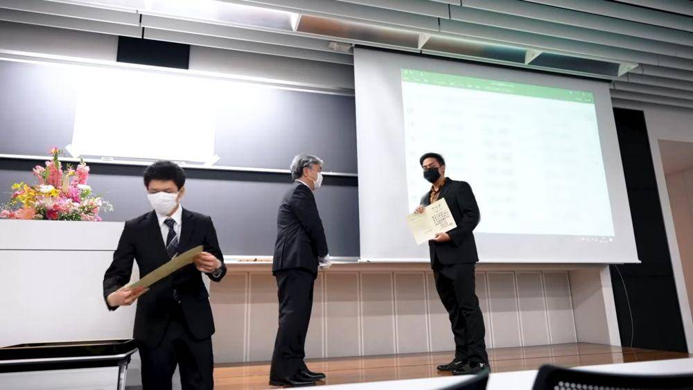 Momen kelulusan Jerome Polin dari Waseda University. (dok.youtube.com/NihonggoMantappu)