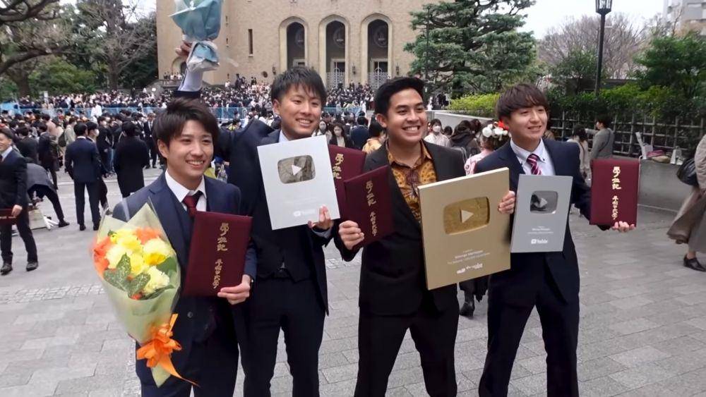 Momen kelulusan Jerome Polin dari Waseda University. (dok.youtube.com/NihonggoMantappu)